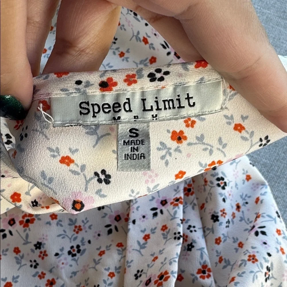 Floral Button-Shoulder Top - Picture 3 of 3